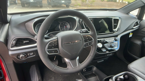 New 2025 Chrysler Voyager LX image 22