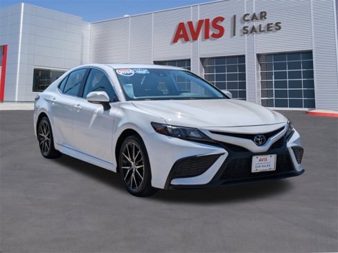 Used 2024 Toyota Camry SE image 3