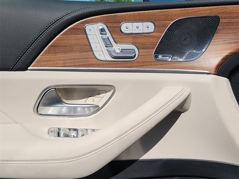 New 2026 Mercedes-Benz GLS 450 4MATIC image 16
