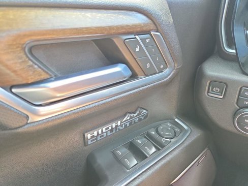 Used 2022 Chevrolet Silverado 1500 High Country w/ Technology Package image 34