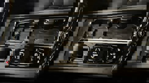 New 2025 Volvo XC60 T8 Core w/ Climate Package image 19