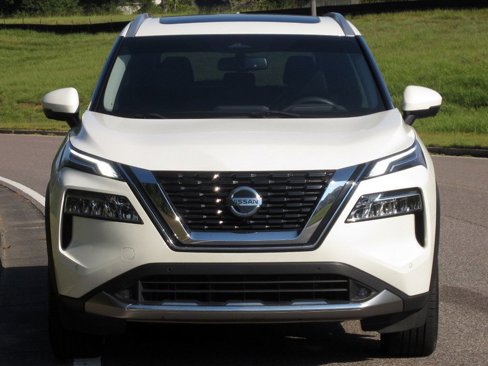 Used 2021 Nissan Rogue Platinum image 3