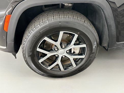 Used 2024 Jeep Grand Cherokee L Limited w/ Luxury Tech Group II image 11