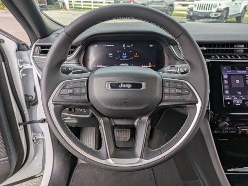 Used 2024 Jeep Grand Cherokee Laredo image 18