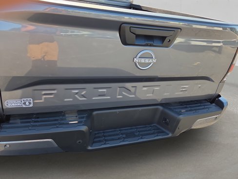 Used 2025 Nissan Frontier SV image 5