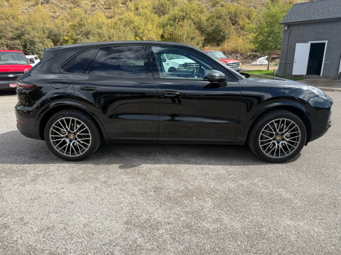 Used 2023 Porsche Cayenne image 6