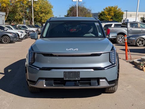 Used 2024 Kia EV9 Land image 2