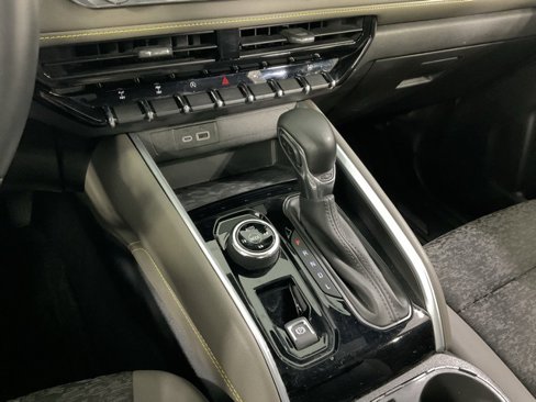 Used 2024 Chevrolet Colorado ZR2 w/ Technology Package image 15