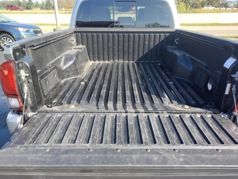 Used 2018 Toyota Tacoma TRD Sport image 11