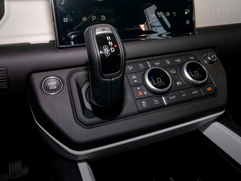 New 2025 Land Rover Defender 130 X-Dynamic SE image 30