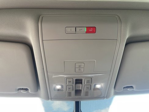 Used 2023 Volkswagen Atlas SE image 32