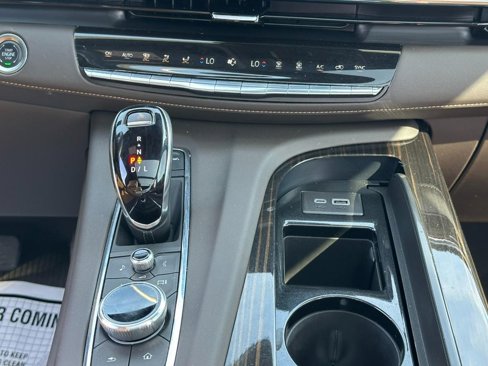 Used 2024 Cadillac Escalade Sport w/ LPO, ONYX Package image 18