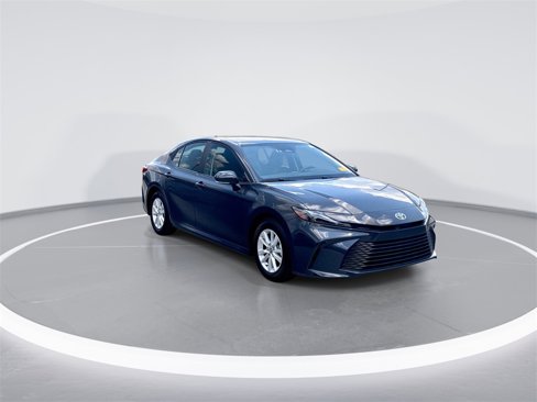 Used 2025 Toyota Camry LE image 2