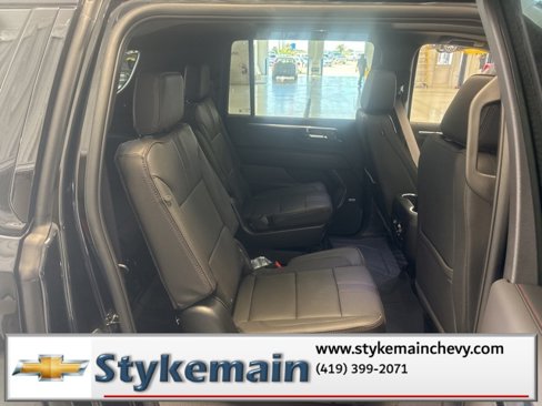 New 2026 Chevrolet Suburban RST image 39