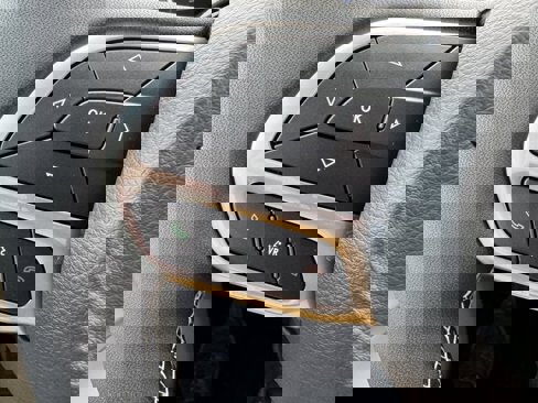 New 2024 Chrysler Voyager LX image 17