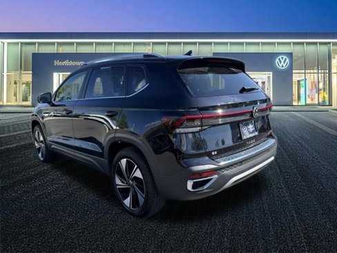 Certified 2025 Volkswagen Taos SE image 6