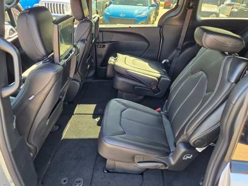 New 2026 Chrysler Pacifica Select image 17