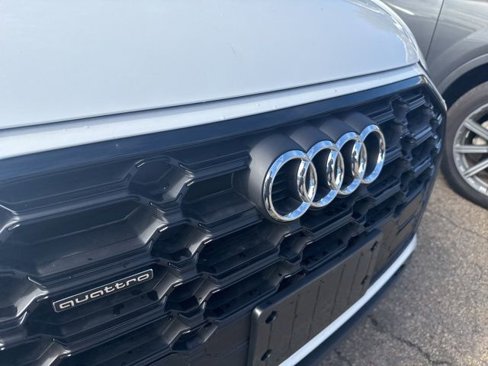 Certified 2025 Audi Q5 2.0T Premium image 3