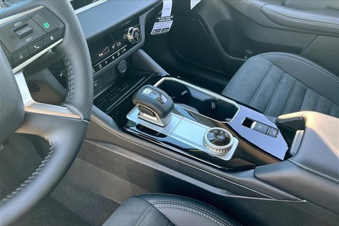 New 2025 Mitsubishi Outlander SE image 8