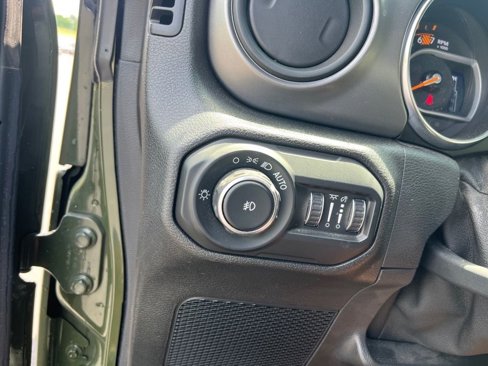 Used 2021 Jeep Wrangler Unlimited Sport image 32