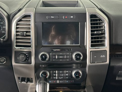 Used 2015 Ford F150 Platinum w/ Equipment Group 701A Luxury image 40