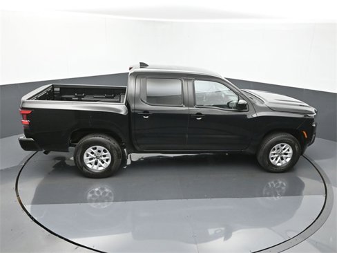 Used 2024 Nissan Frontier SV image 18