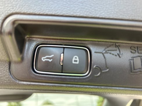 Used 2022 Ford Explorer XLT w/ Equipment Group 202A image 14