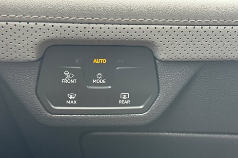New 2025 Volkswagen Atlas Peak Edition SE image 24