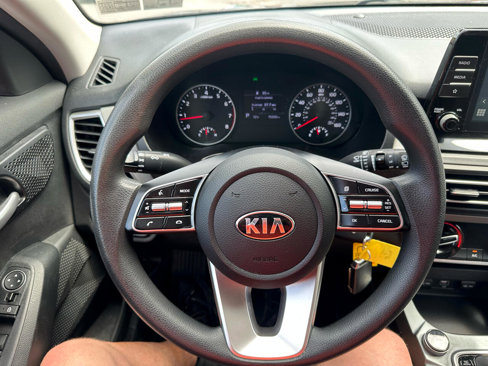 Used 2021 Kia Seltos LX image 17