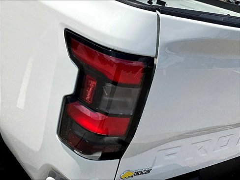 Certified 2025 Nissan Frontier SV image 33