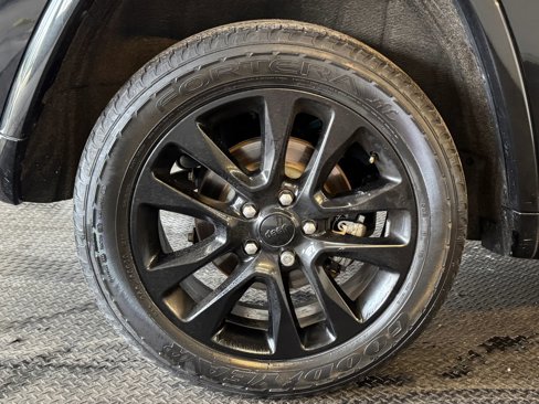 Used 2019 Jeep Grand Cherokee Altitude image 12