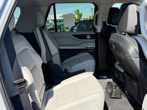 New 2025 Lincoln Navigator Reserve image 8