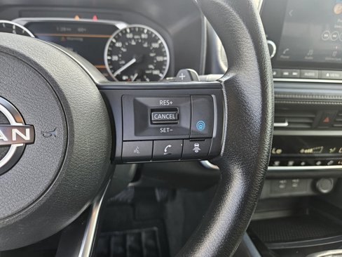 Used 2024 Nissan Rogue SV image 18