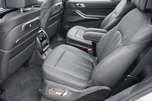 New 2026 BMW X7 M60i image 19