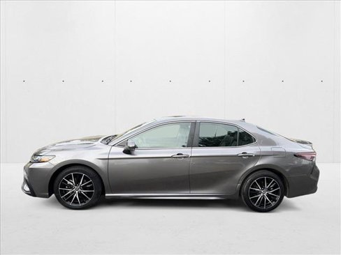 Used 2022 Toyota Camry SE image 4
