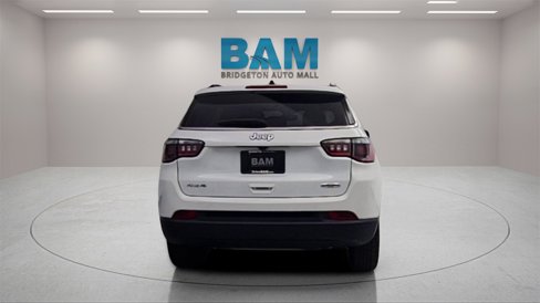Used 2024 Jeep Compass Latitude image 6