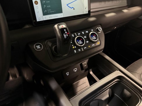 Used 2024 Land Rover Defender 90 X-Dynamic SE image 77