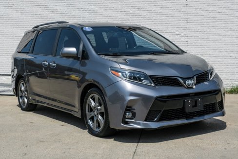 Used 2019 Toyota Sienna SE image 5