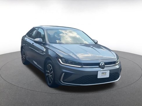 Used 2025 Volkswagen Jetta SE image 3