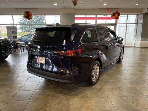 New 2025 Toyota Sienna XLE image 5