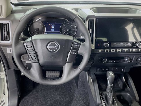 Used 2025 Nissan Frontier SV w/ SV Convenience Package image 9