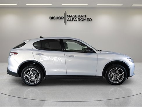 New 2025 Alfa Romeo Stelvio Sprint image 8