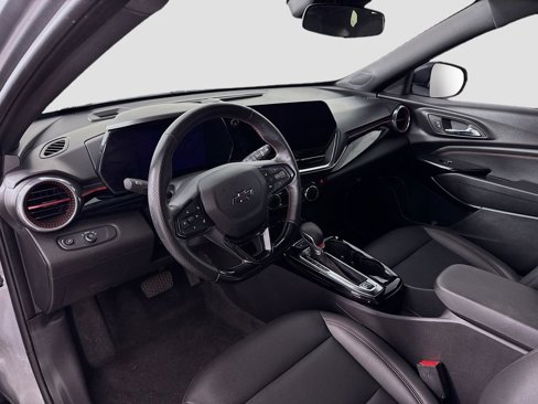 Used 2025 Chevrolet Trax RS w/ Driver Confidence Package image 9