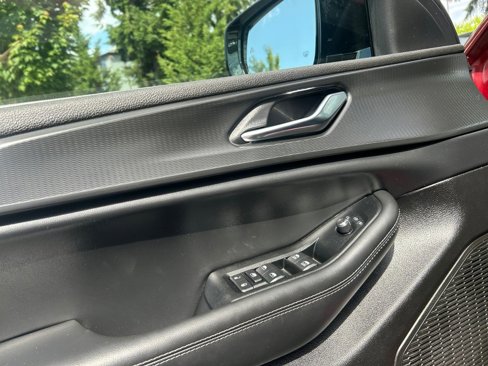 Used 2024 Jeep Grand Cherokee Altitude image 23