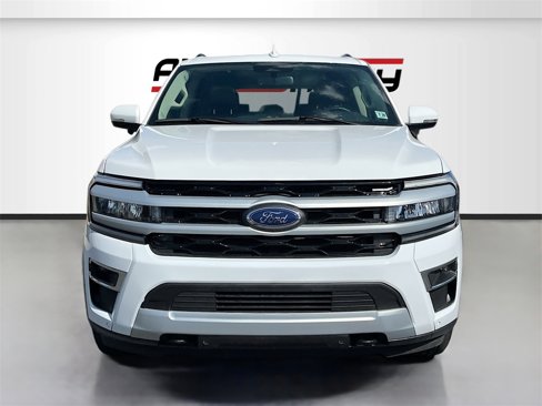 Used 2024 Ford Expedition Max XLT image 2