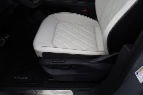 New 2026 Volkswagen Atlas Cross Sport SEL Premium R-Line image 40