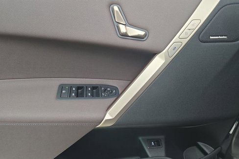 Used 2025 BMW iX xDrive50 image 14