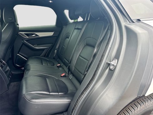 Used 2024 Jaguar F-PACE R-Dynamic S image 28