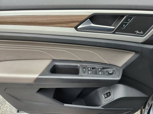 Used 2021 Volkswagen Atlas SEL Premium image 19