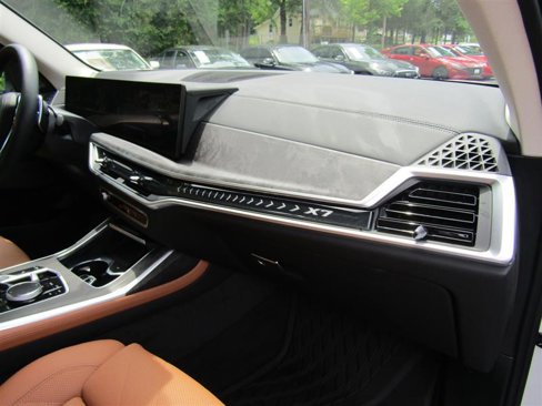 Used 2024 BMW X7 xDrive40i w/ Premium Package image 48